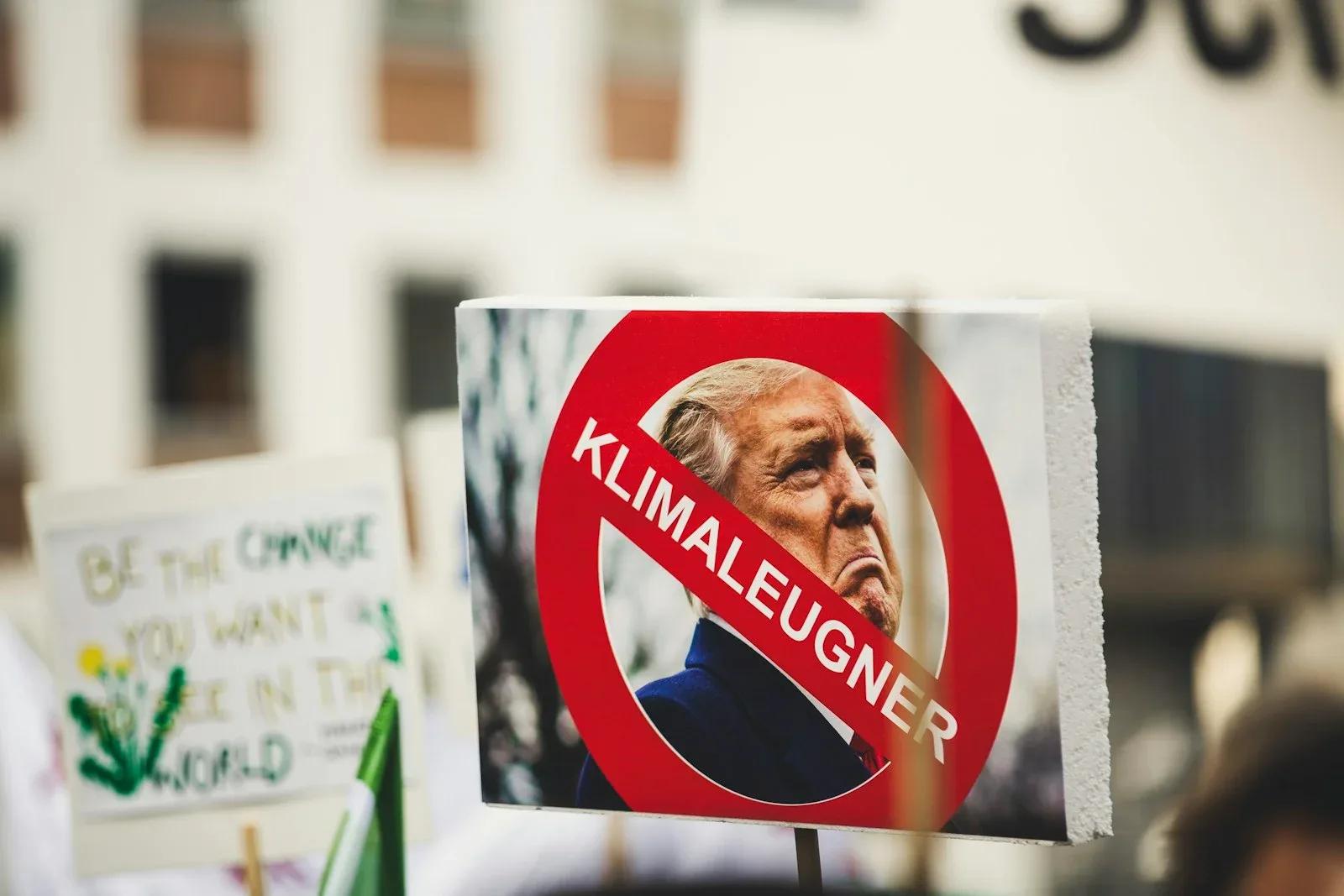 Clinton accuse Trump de dissimulation : documents Epstein, enjeux juridiques et réactions