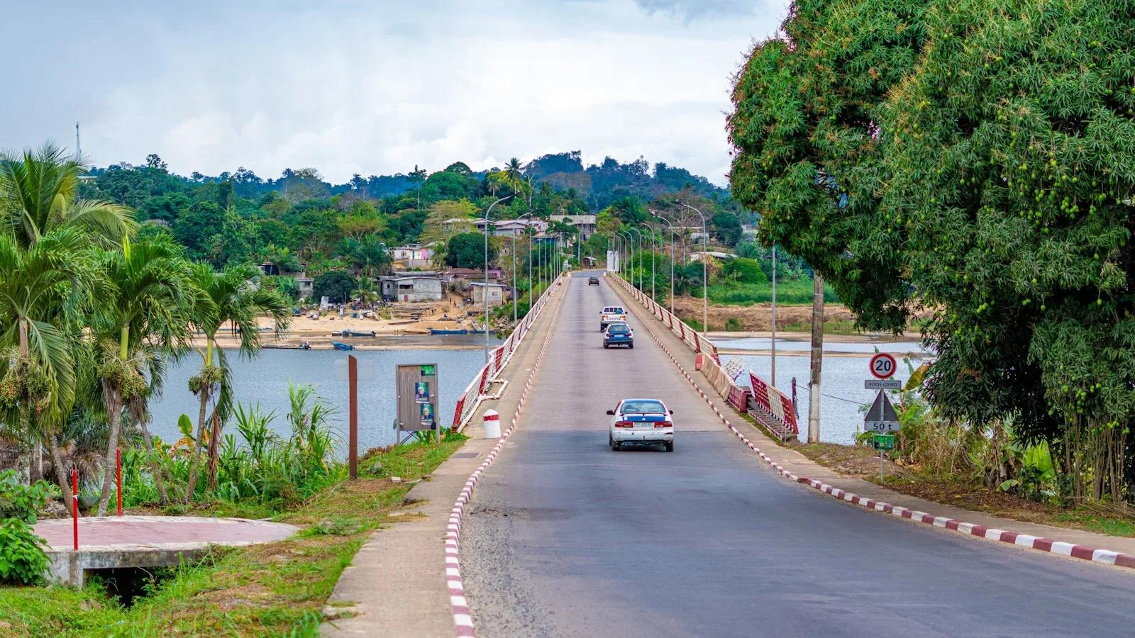 Suspension des réseaux sociaux au Gabon : 5 impacts concrets et ce que révèlent les précédents africains