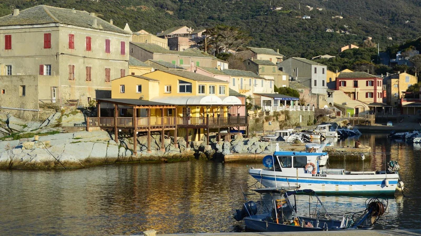 Deux restaurants incendiés en 24h en Corse : enquête ouverte et impact humain