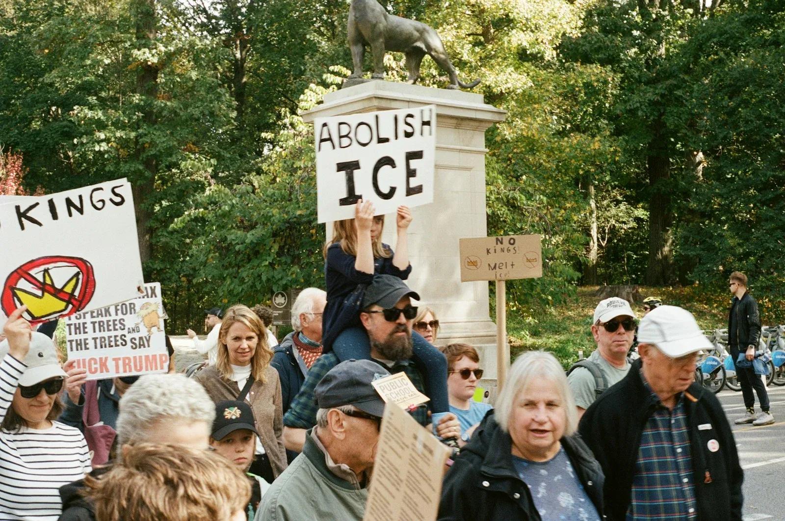 Obama assimile les actions de l'ICE à celles de régimes autoritaires : décryptage complet
