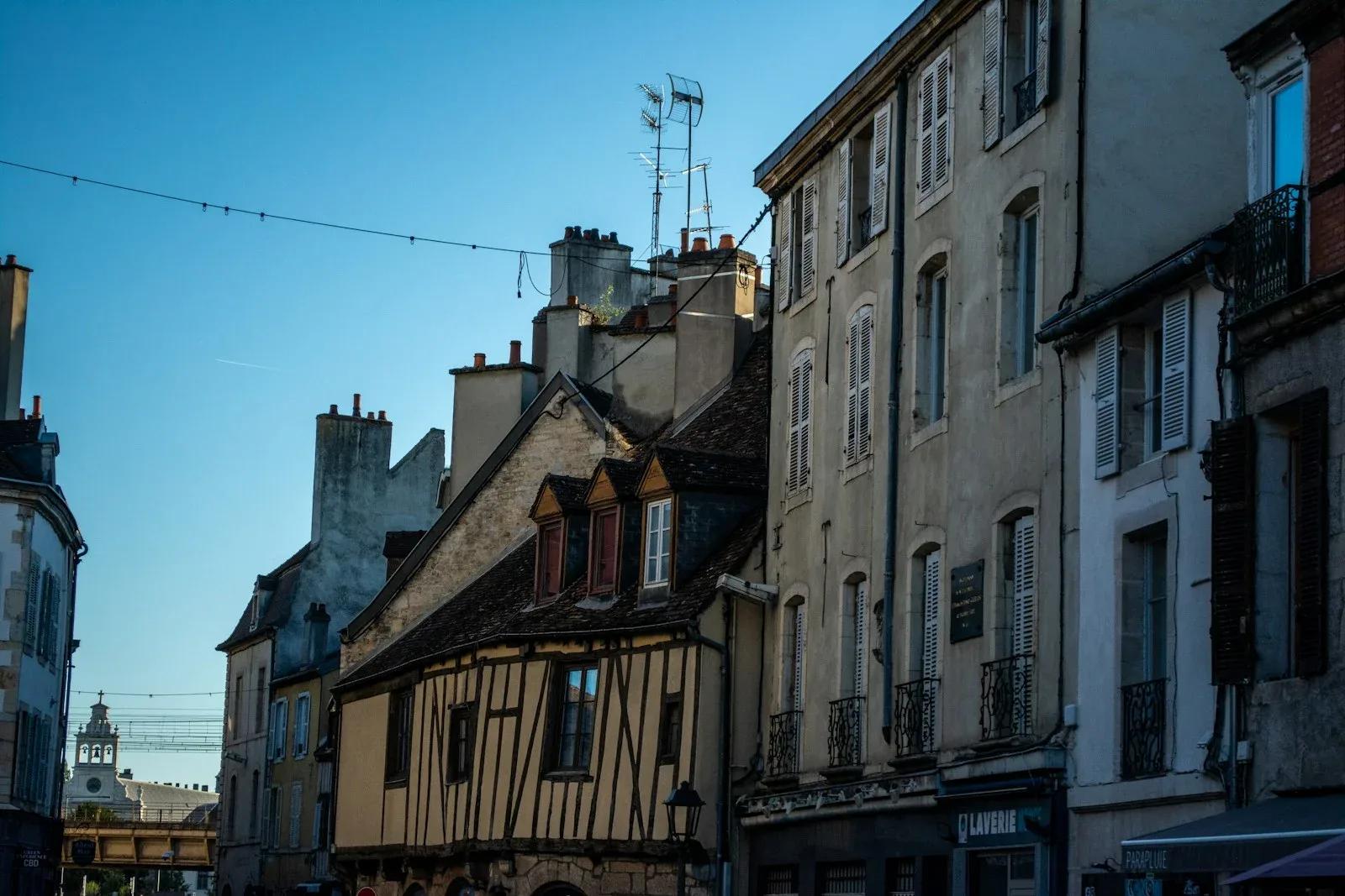 Prison de Dijon bloquée : 260% d'occupation, les agents à bout