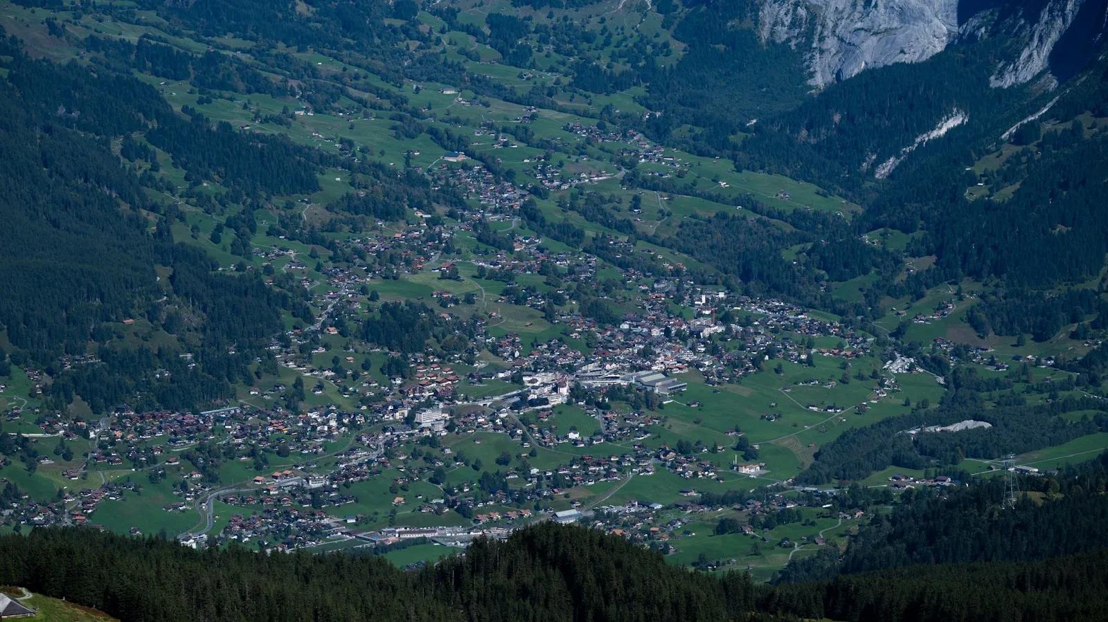 Villages des Alpes coupés du monde : survivre à l'isolement hivernal