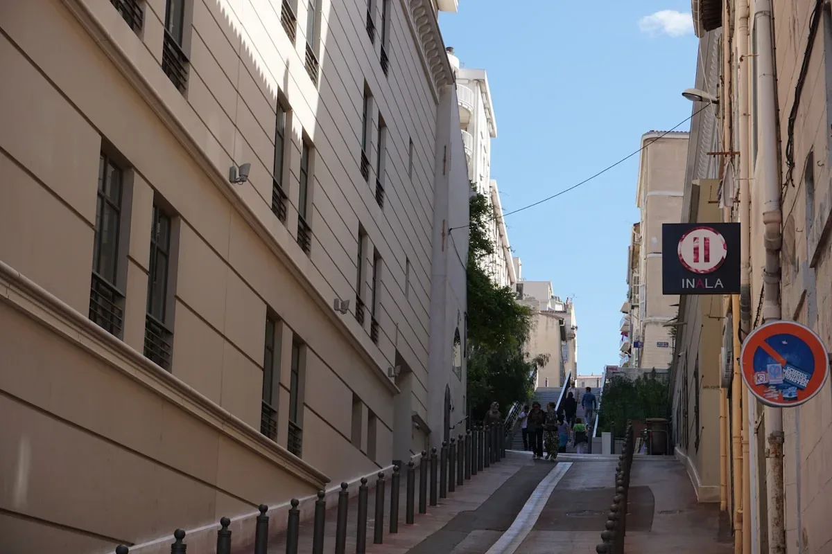 Un duel serré se profile à Marseille entre : Qui est Franck Allisio et comment le RN s'implante quartier par quartier ?