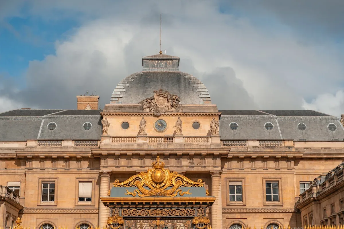 Prouver son innocence en France : guide pratique des démarches légales