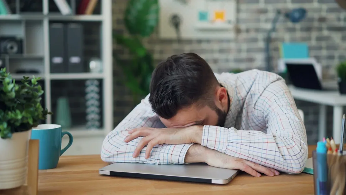 La culture du pas de vagues : Silence chronique au travail et burnout : un lien sous-estimé