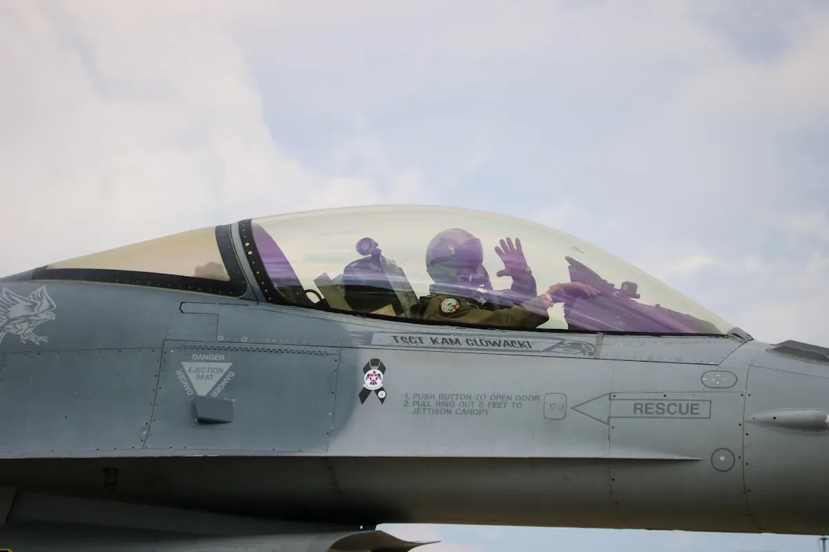 Un drone abattu par un avion de combat : Lasers, brouilleurs, canons EM : pourquoi l'avion de chasse reste-t-il indispens...