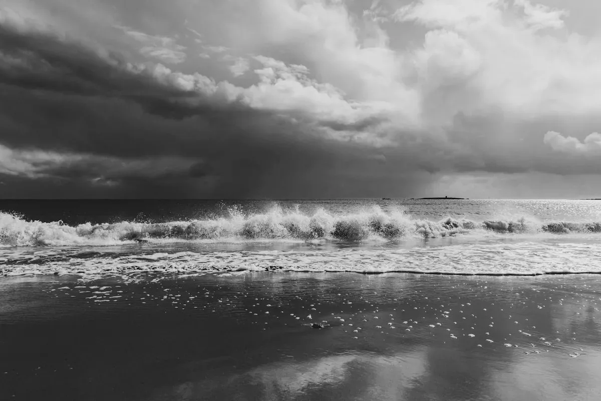 Des orages sont prévus mercredi soir en Bretagne : Navigation, randonnée côtière, festivals : que faire (ou éviter) mercr...
