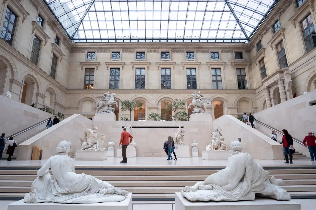 Après la tour Eiffel : Comment rejoindre le Louvre ou les Invalides depuis le Champ-de-Mars ?