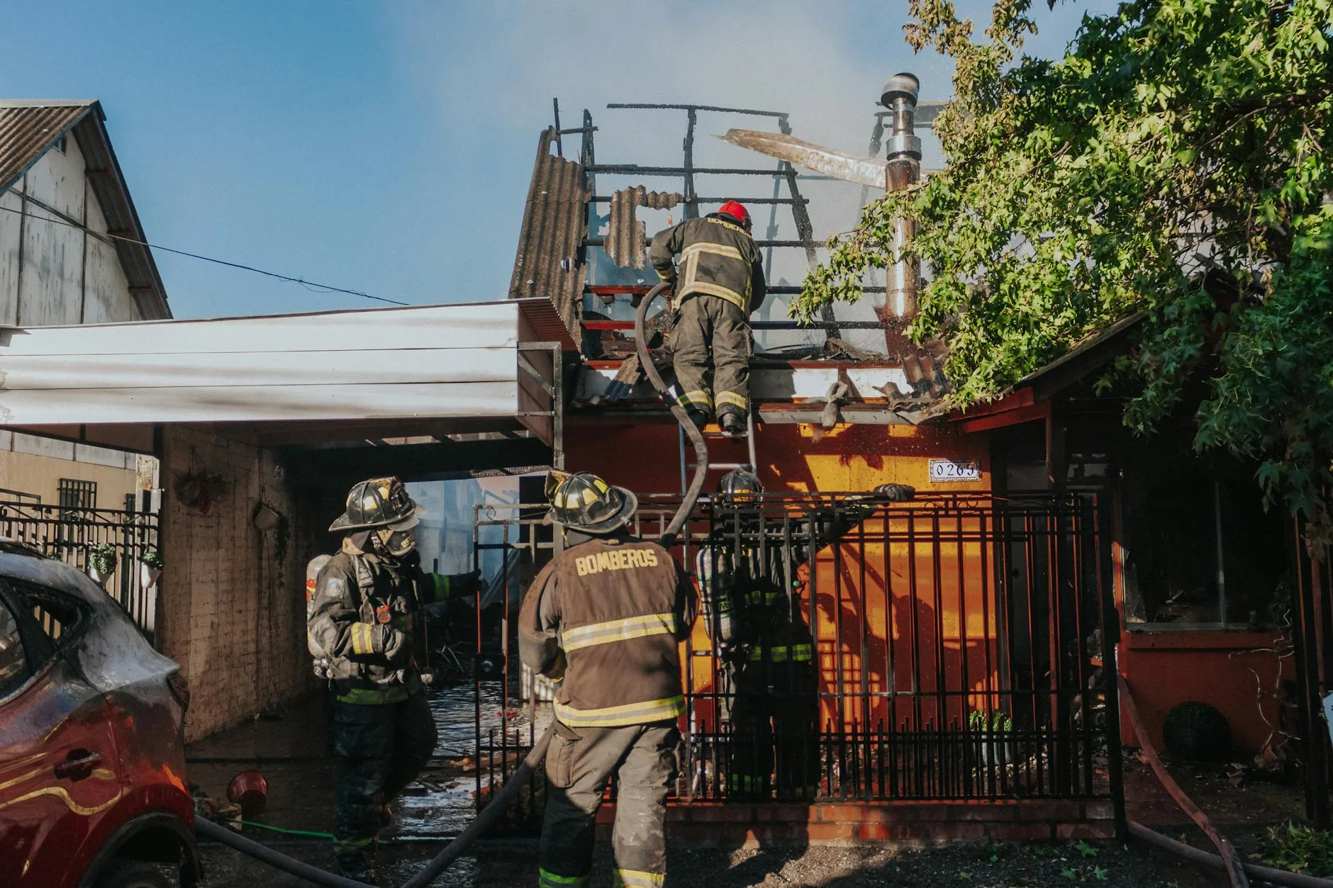 Pompiers en action à la Maison radieuse de Rezé