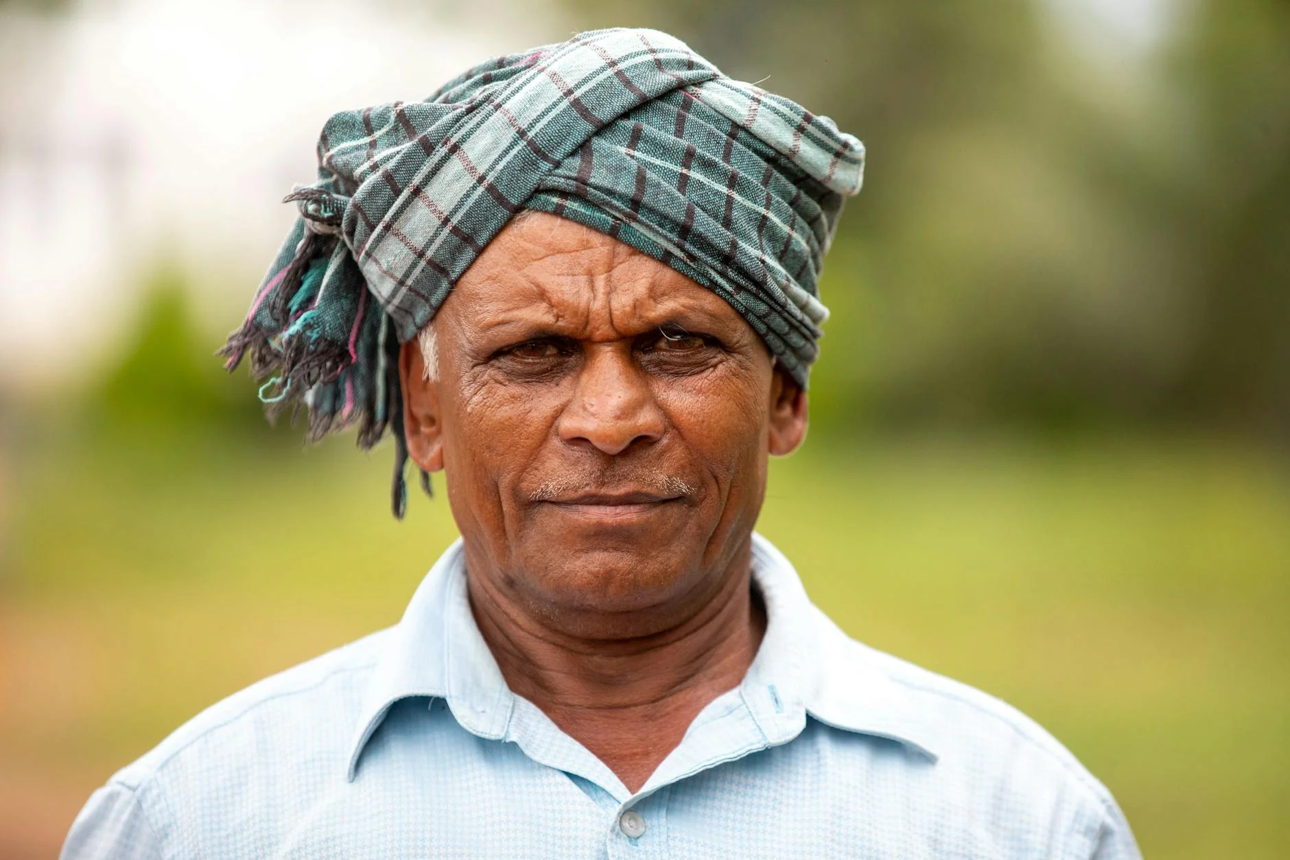 Portrait d’un agriculteur français Agriculteur français dans son champ